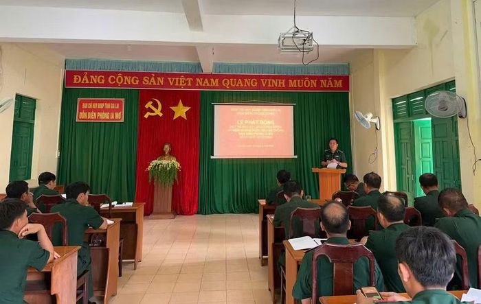 Các đội thuộc Đồn Biên phòng Ia Mơ ký kết giao ước thi đua. Ảnh: N.T