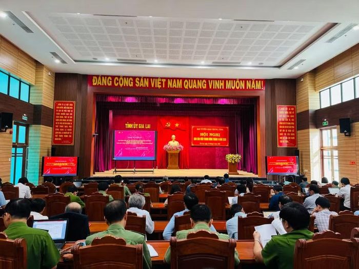  Quang cảnh hội nghị trực tuyến tại điểm cầu Tỉnh ủy Gia Lai. Ảnh: N.H 