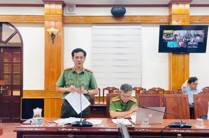  Lãnh đạo Công an tỉnh trình bày giải pháp triển khai các nhiệm vụ tiếp theo. Ảnh: Hồng Thương 