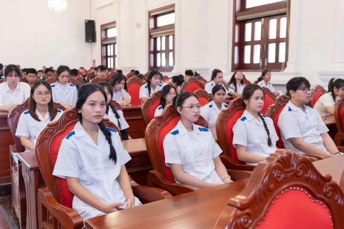  Các học viên tham dự lễ khai giảng. Ảnh: Trần Đức 