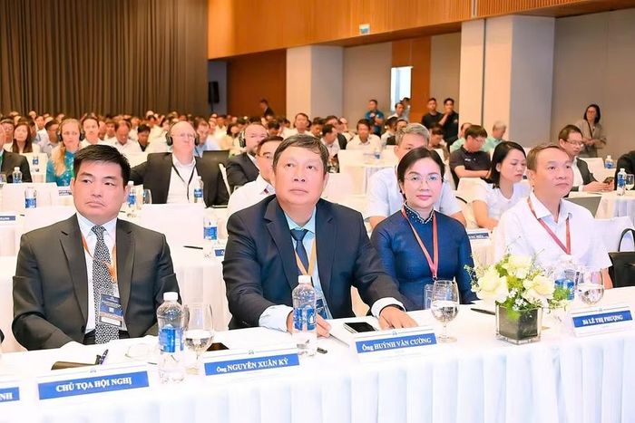Lãnh đạo Hiệp hội Cảng biển Việt Nam chủ trì hội nghị. Ảnh: Đức Thụy