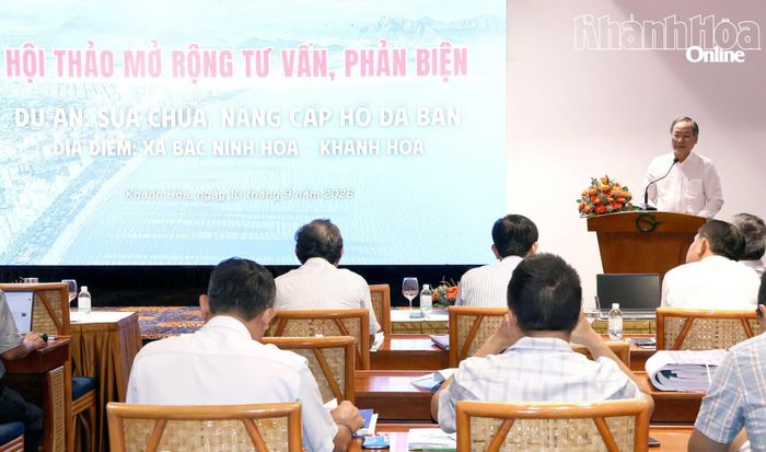 Ông Nguyễn Đắc Tài - Chủ tịch Liên hiệp các Hội Khoa học và Kỹ thuật tỉnh Khánh Hòa phát biểu tại Hội thảo tư vấn, phản biện Dự án Sửa chữa, nâng cấp hồ Đá Bàn.
