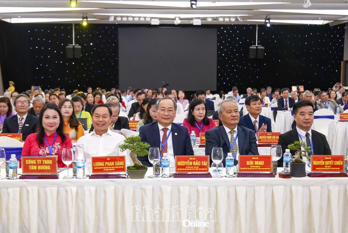 Tổng Thư ký Liên hiệp các Hội Khoa học và Kỹ thuật Việt Nam Nguyễn Quyết Chiến và các đại biểu tham dự đại hội.