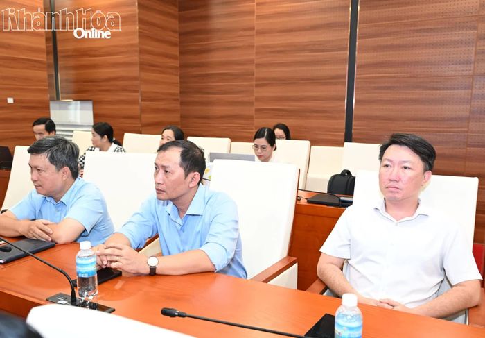 Các đại biểu tham dự hội nghị tại điểm cầu Tỉnh ủy Khánh Hòa.