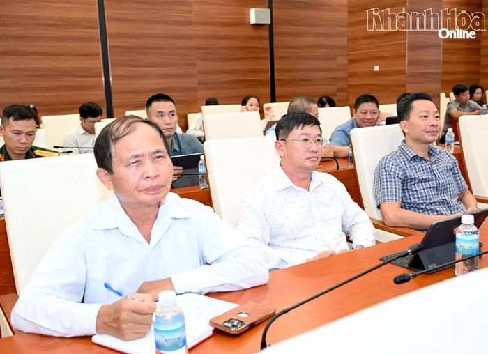 Các đại biểu tham dự hội nghị tại điểm cầu Tỉnh ủy Khánh Hòa.