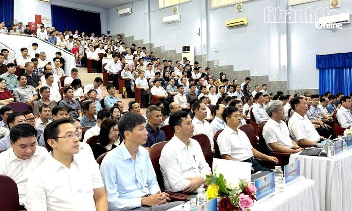Các đại biểu tham dự hội nghị.