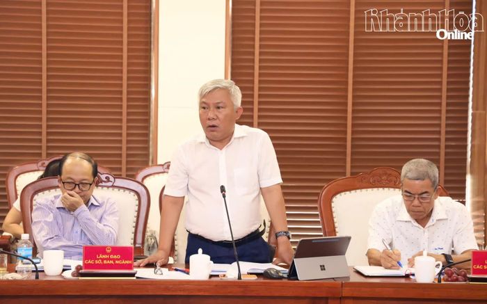 Lãnh đạo Sở Nông nghiệp và Môi trường phát biểu ý kiến. 