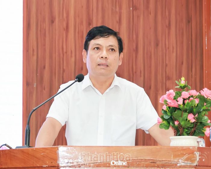 Lãnh đạo xã Bác Ái Đông giải trình một số kiến nghị của cử tri thuộc thẩm quyền.