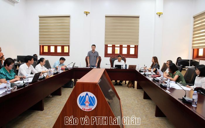 Quang cảnh phiên họp.