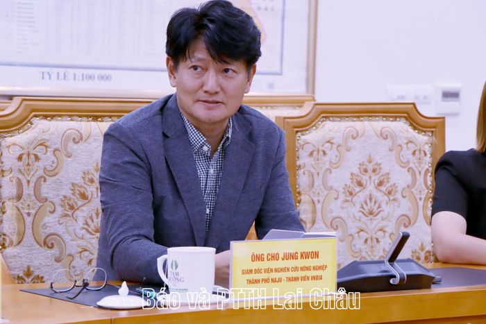 Thành viên đoàn công tác tham gia ý kiến tại buổi làm việc.
