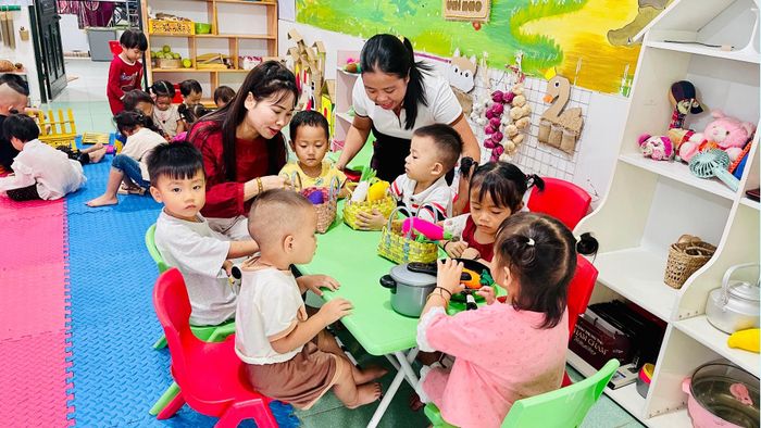 Giáo viên Trường Mầm non Phúc Khoa nỗ lực hoàn thành tốt nhiệm vụ chuyên môn, phấn đấu được đứng trong hàng ngũ của Đảng.
