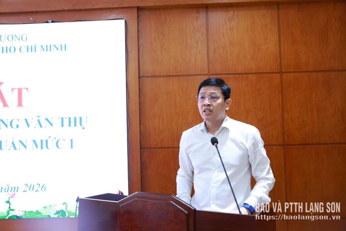 Đồng chí Vũ Hoàng Anh, Phó Bí thư Tỉnh ủy, Chủ tịch Ủy ban MTTQ Việt Nam tỉnh phát biểu tại buổi làm việc