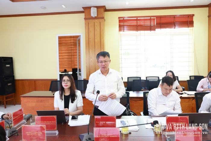 Thành viên Đoàn khảo sát phát biểu tại buổi làm việc