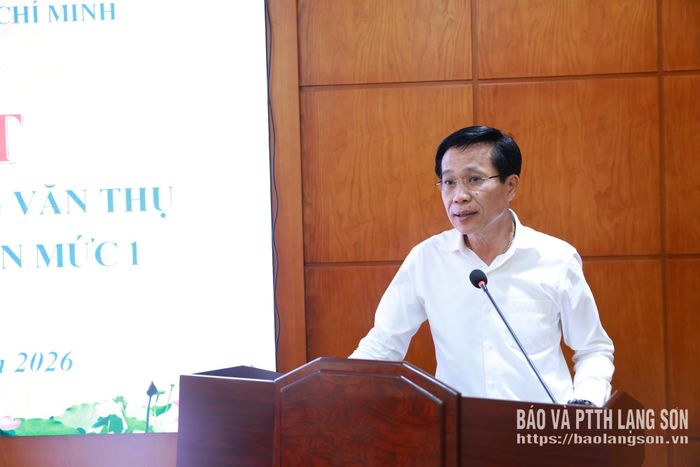 Phó Giáo sư, Tiến sĩ Hoàng Phúc Lâm, Phó Giám đốc Học viện Chính trị quốc gia Hồ Chí Minh phát biểu tại buổi làm việc