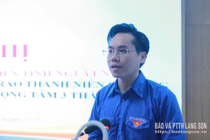 Đại diện Chi đoàn Báo và Phát thanh, Truyền hình Lạng Sơn phát biểu tại hội nghị