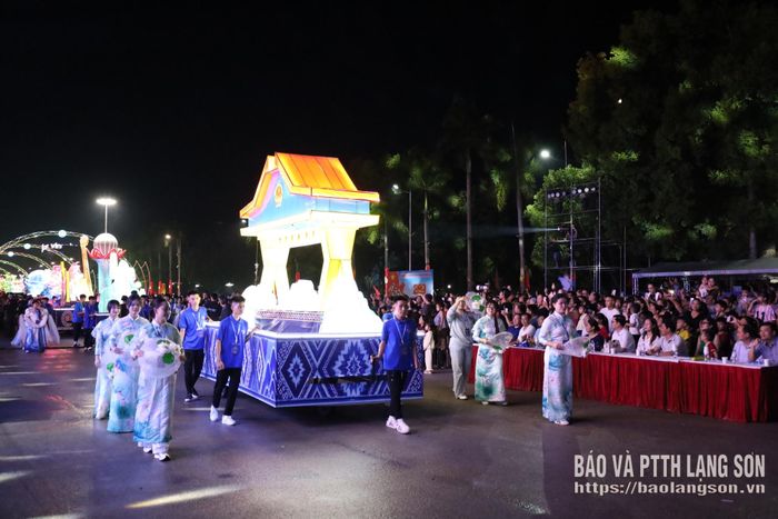 Tổng duyệt phần diễu hành đèn lồng