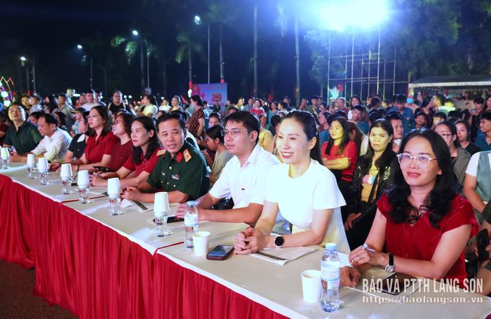 Các đại biểu dự chương trình tổng duyệt