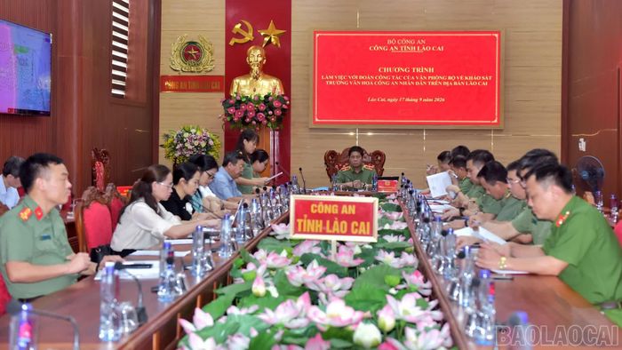 Quang cảnh chương trình làm việc.