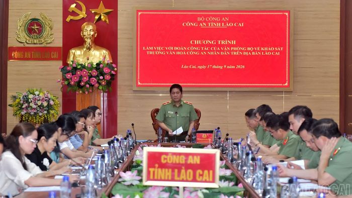 Thiếu tướng Nguyễn Hồng Nguyên - Phó Chánh Văn phòng Bộ Công an làm trưởng đoàn phát biểu tại chương trình làm việc.