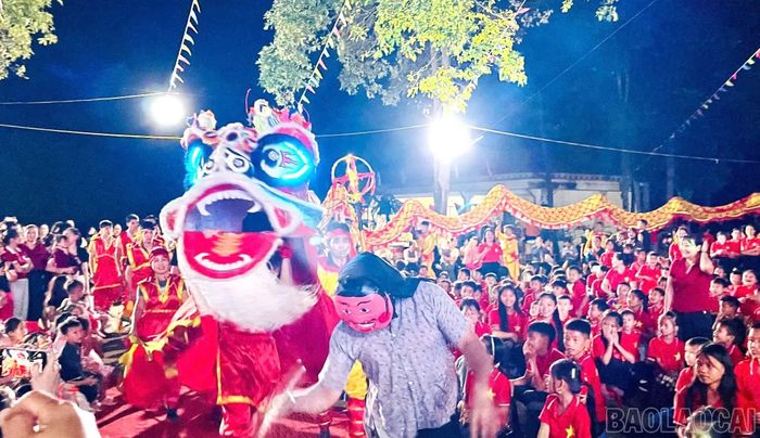 Đêm hội trăng rằm đem đến nhiều niềm vui và là món quà ý nghĩa đối với học sinh vùng biên giới xã Trịnh Tường.