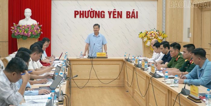 Đồng chí Ngô Hạnh Phúc - Ủy viên Ban Thường vụ Tỉnh ủy, Phó Chủ tịch Thường trực UBND tỉnh phát biểu kết luận buổi làm việc tại phường Yên Bái.