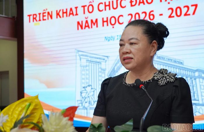 Phó Giám đốc Sở Y tế tỉnh Lào Cai Phạm Bích Vân phát biểu tại buổi lễ.