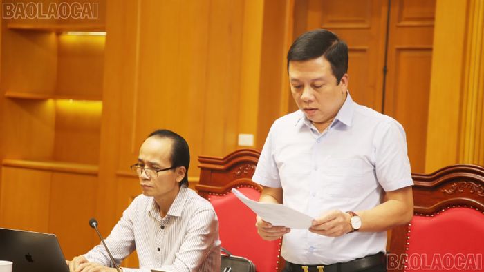 Đại biểu tham gia ý kiến tại phiên họp.