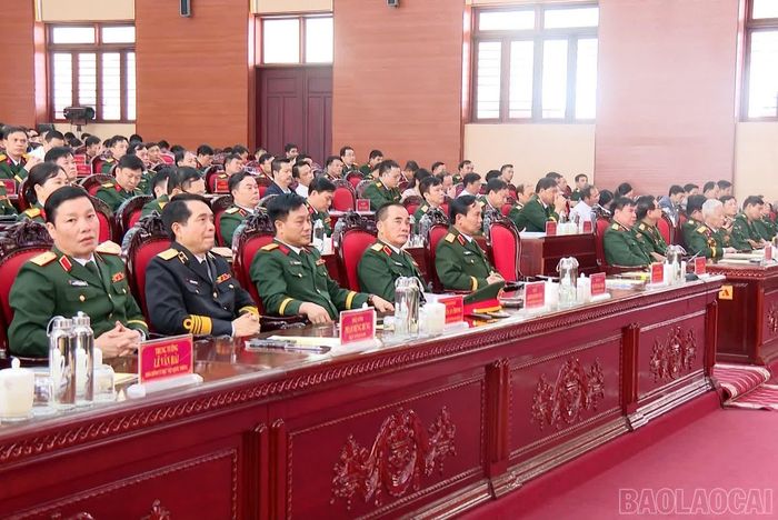 Đại biểu dự buổi lễ.