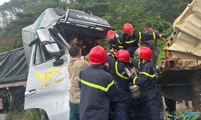 Sau 2 giờ khẩn trương, liên tục nạn nhân đã được đưa ra ngoài an toàn.