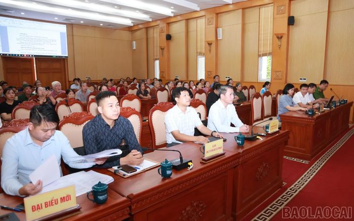 Lãnh đạo phường Cam Đường và các cơ quan, đơn vị liên quan tham dự hội nghị công bố thông tin dự án.