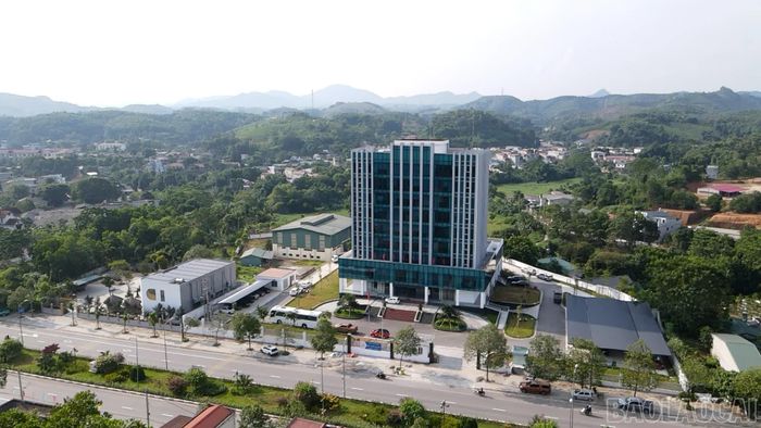 Cán bộ, công nhân viên ngành điện Lào Cai đảm bảo cung ứng điện liên tục, thông suốt phục vụ các mục tiêu phát triển của tỉnh.