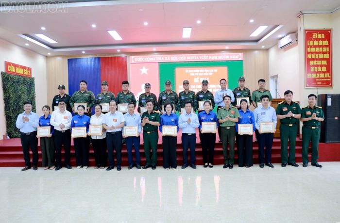 Các tập thể, cá nhân được nhận Giấy khen của UBND xã Lương Thịnh.