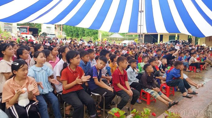 Hơn 700 học sinh 3 cấp học tại khu vực Thái Niên tham gia chương trình.