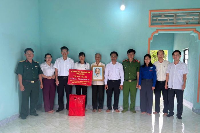 Những mái nhà mới là kết quả của sự chung tay chăm lo cho các gia đình chịu ảnh hưởng từ hậu quả chiến tranh