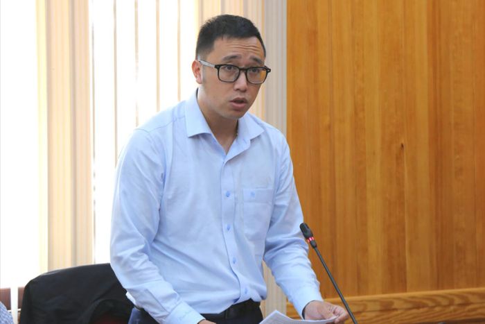 Phó Giám đốc Sở Tài chính Nguyễn Trần Nhật Huy báo cáo tiến độ giải ngân các dự án thuộc Tổ công tác số 6