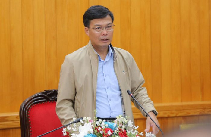 Tỉnh ủy viên, Phó Chủ tịch UBND tỉnh Đinh Văn Tuấn yêu cầu các đơn vị, xã, phường tập trung mọi nguồn lực, đẩy nhanh tiến độ các dự án