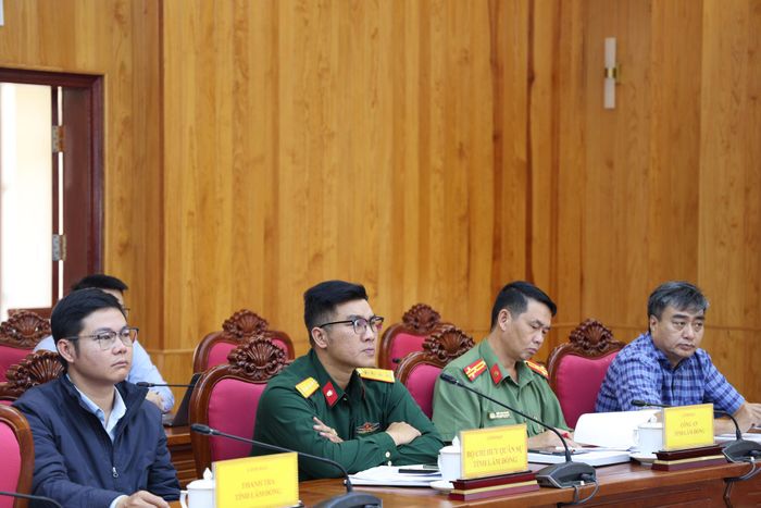 Lãnh đạo các sở, ban ngành tham dự tại cuộc họp