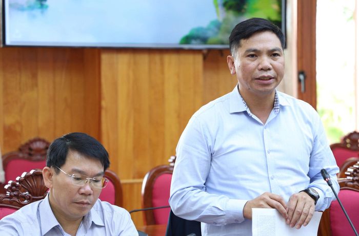 Phó Giám đốc Sở Văn hóa, Thể thao và Du lịch Phan Sỹ Thống đóng góp ý kiến tại cuộc họp