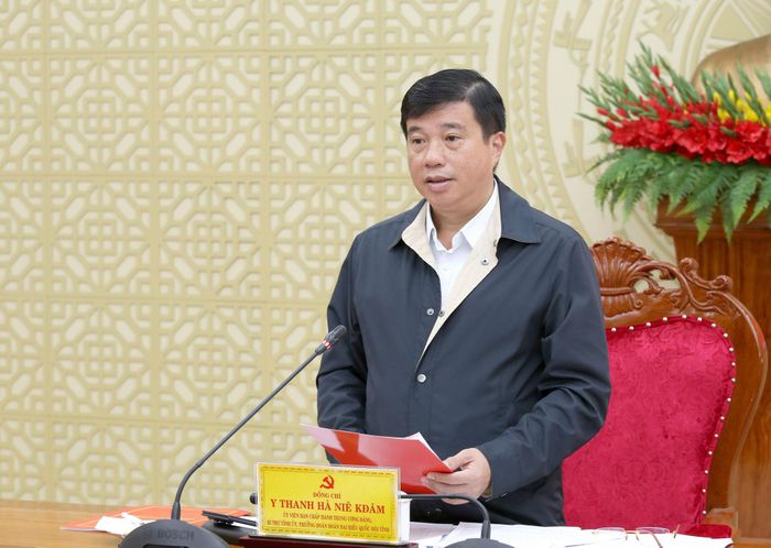 Đồng chí Y Thanh Hà Niê Kđăm, Ủy viên Ban Chấp hành Trung ương Đảng, Bí thư Tỉnh ủy, Trưởng Đoàn ĐBQH tỉnh Lâm Đồng, Tổ trưởng Tổ Chỉ đạo 751 tỉnh phát biểu tại cuộc họp