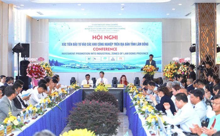 Quang cảnh hội nghị