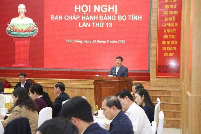 Đồng chí Y Thanh Hà Niê Kđăm, Ủy viên Ban Chấp hành Trung ương Đảng, Bí thư Tỉnh ủy, Trưởng Đoàn ĐBQH tỉnh phát biểu kết luận hội nghị