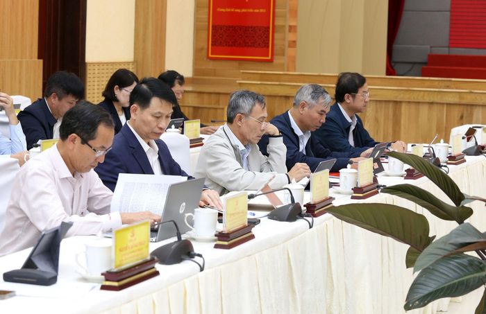 Các đồng chí Ủy viên Ban Thường vụ Tỉnh ủy tham dự hội nghị