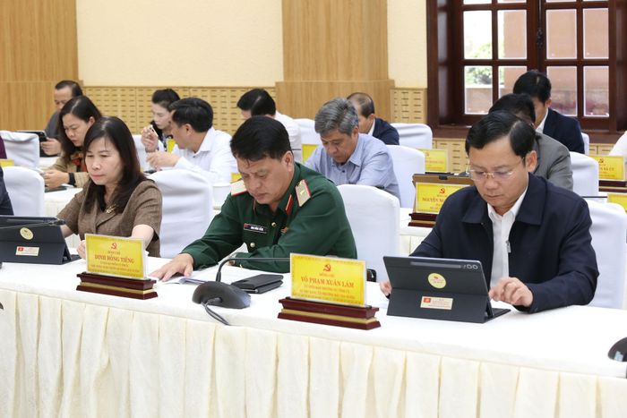 Các đồng chí Ủy viên Ban Thường vụ Tỉnh ủy tham dự hội nghị
