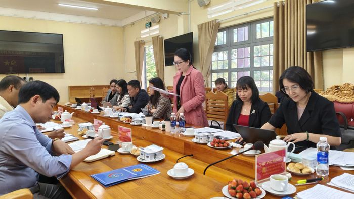Đoàn Giám sát HĐND tỉnh làm việc với xã Lạc Dương