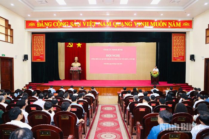 Quang cảnh hội nghị tại điểm cầu Tỉnh ủy Ninh Bình.