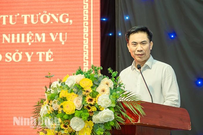 Đồng chí Đoàn Văn Báu, Vụ trưởng Vụ Lý luận chính trị, Ban Tuyên giáo Trung ương truyền đạt các chuyên đề tại hội nghị.