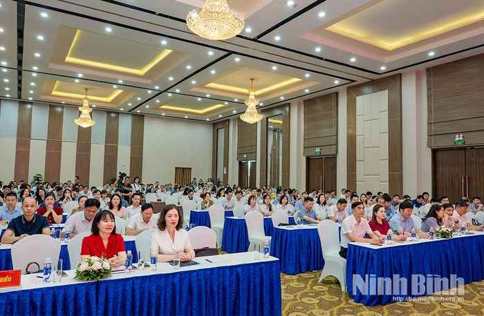Các đại biểu dự hội nghị.