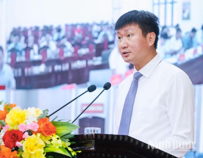 Đồng chí Trần Huy Tuấn, Ủy viên Trung ương Đảng, Bí thư Tỉnh ủy phát biểu kết luận hội nghị.