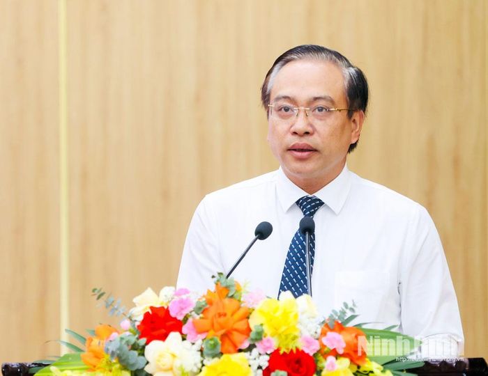 Đồng chí Đặng Thanh Sơn, Ủy viên Ban Thường vụ Tỉnh ủy, Phó Chủ tịch UBND tỉnh quán triệt các nội dung cốt lõi và Kế hoạch của Ban Thường vụ Tỉnh ủy triển khai thực hiện Nghị quyết số 23-NQ/TW của Bộ Chính trị.