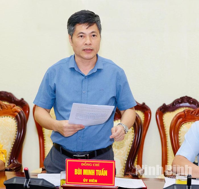 Lãnh đạo Ban Nội chính Tỉnh ủy phát biểu tại cuộc họp.